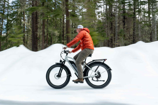 Profitez du froid : conseils aventureux pour voyager et explorer en vélo électrique en hiver